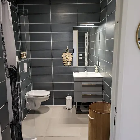 Calme Avec Vue Degagee 아파트